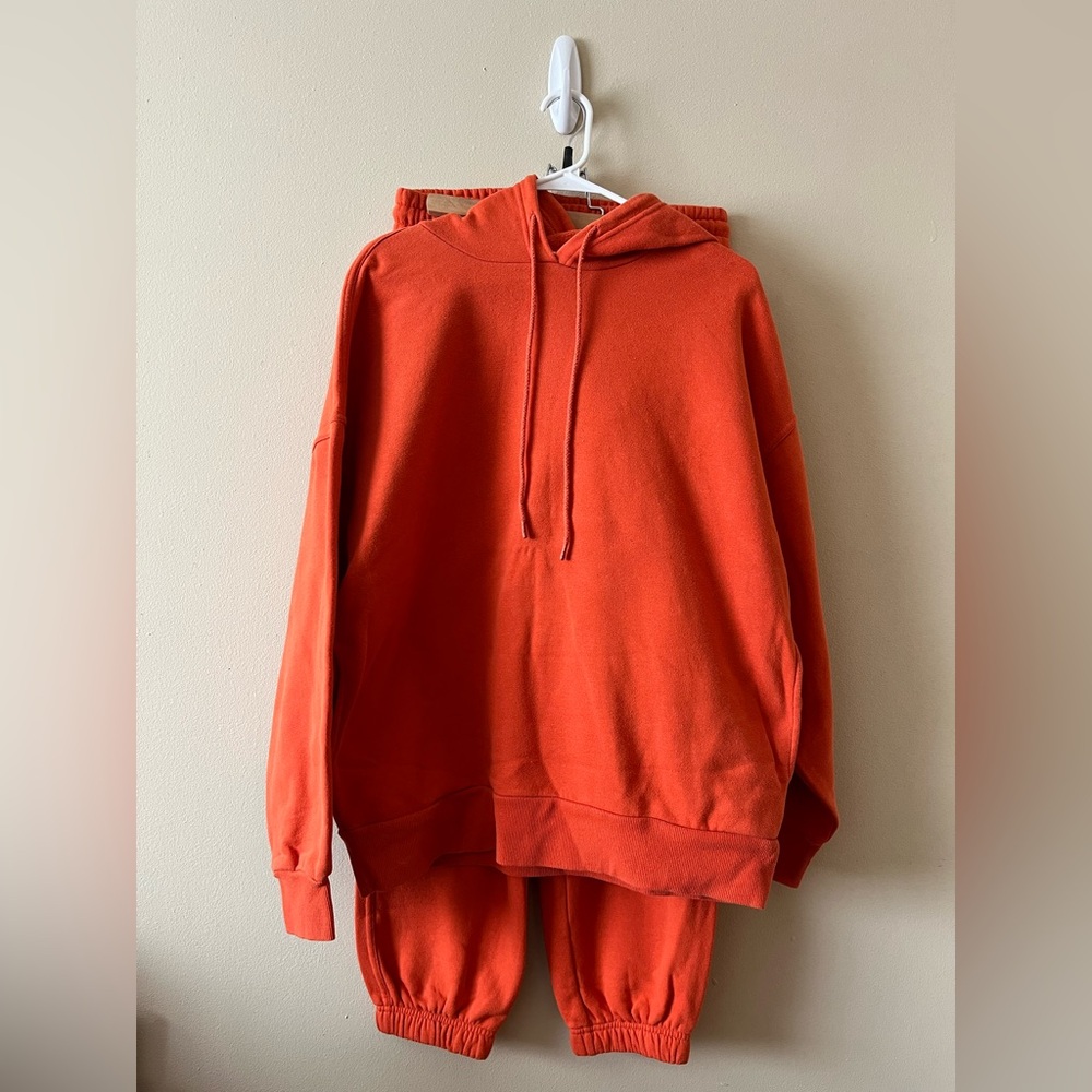 Universal Thread Matching Sweatpants Set